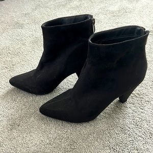 Black short heel boots